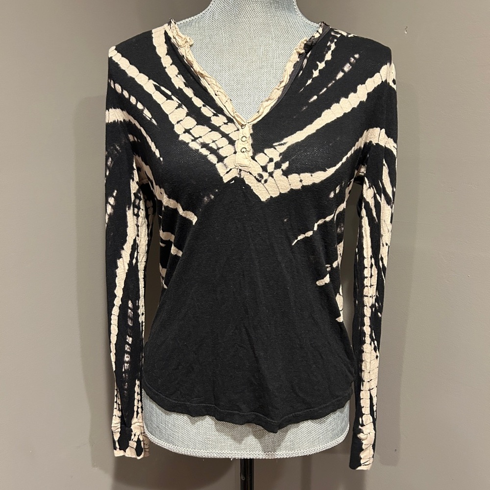 Black and tan tie-dye long sleeve top with button up detail